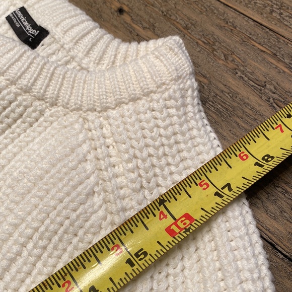 PRICE IS FIRM!American Apparel Women's Cropped White Pullover Crew Neck Sweater - Picture 16 of 16